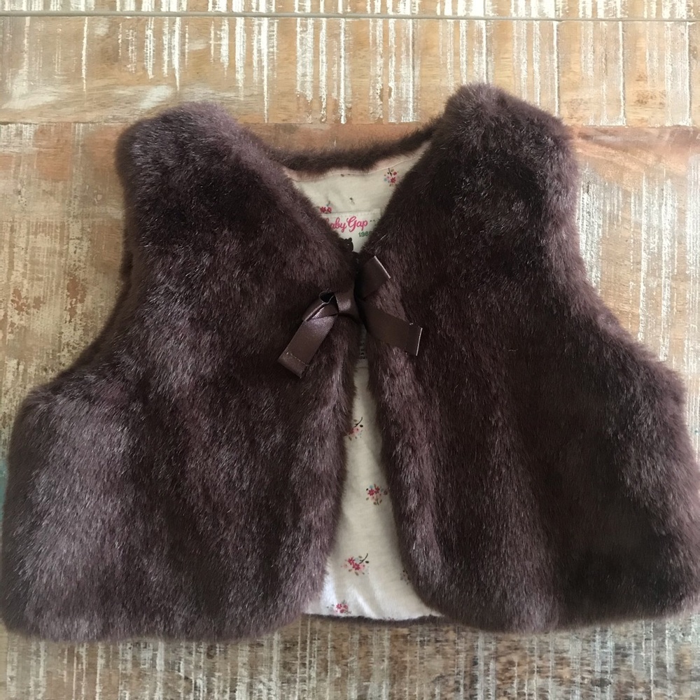 Baby gap fur vest sz 6-12 month!